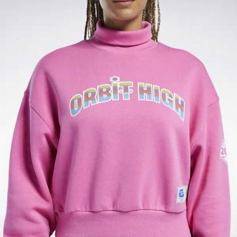 Reebok THE JETSONS Orbit High Fleece Cowl Neck Sweatshirt Rosa | 2396781-ND
